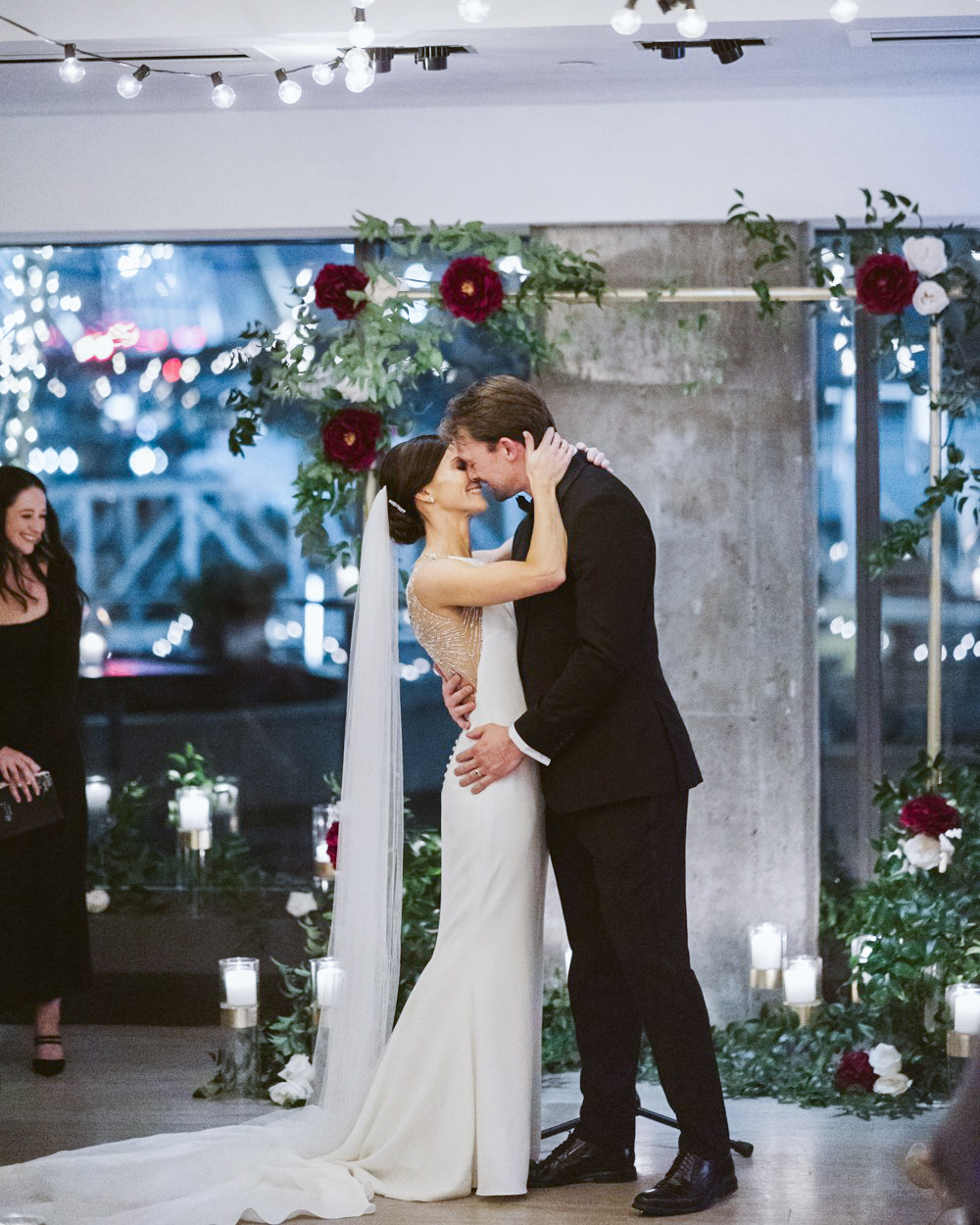 A wedding reception at Alcove, a restaurant wedding venue in Boston's West End
