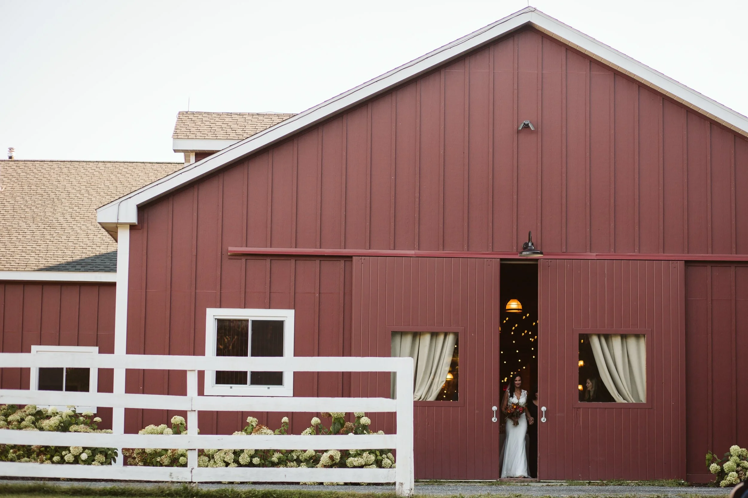 Barn at Liberty Farm — wedding photography by Mark Davidson