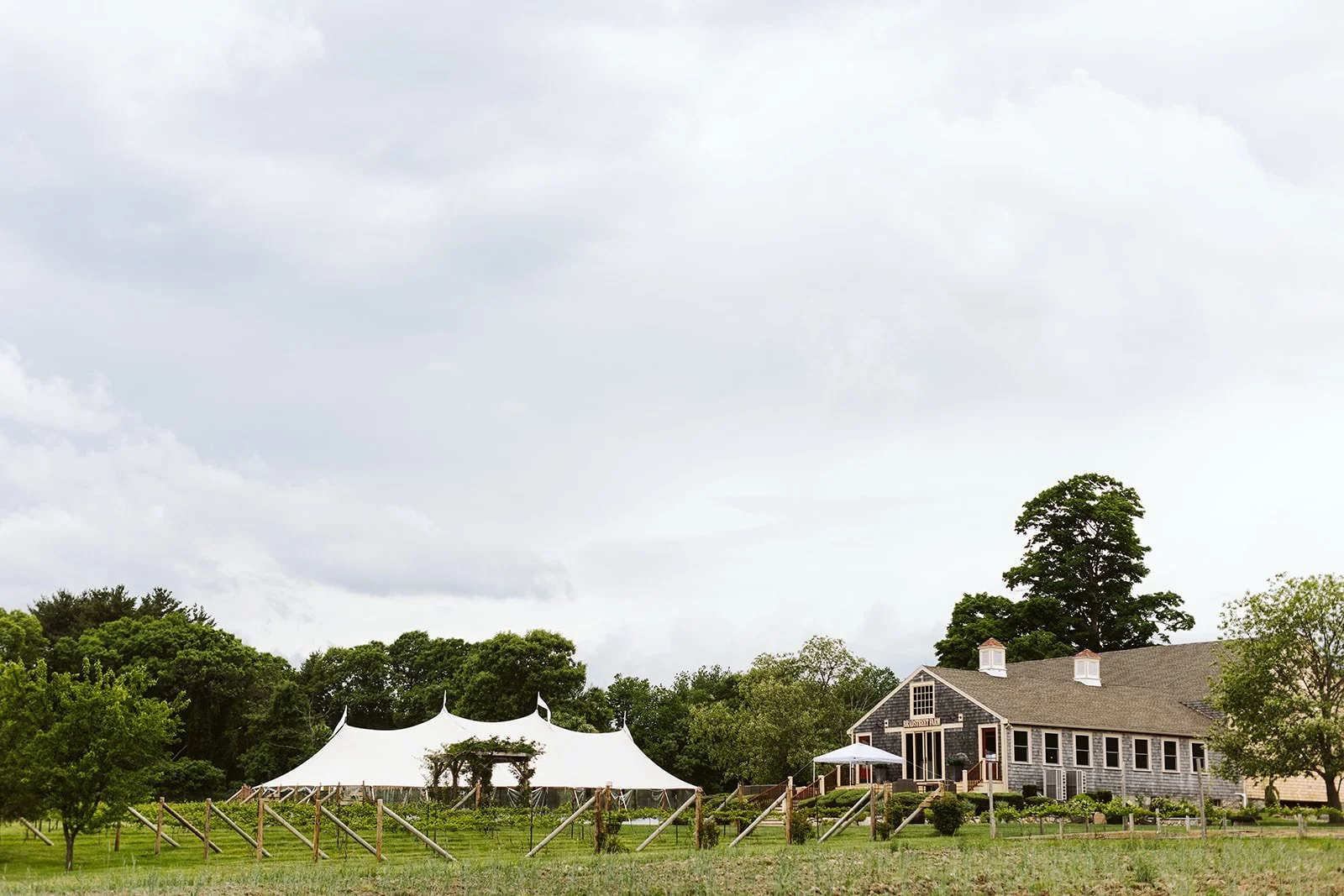 24 Amazing Farm Wedding Venues Near Boston 11 Candid wedding moment in Boston, MA
