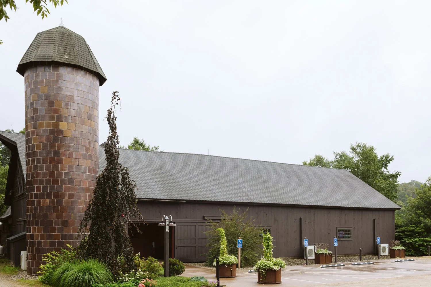 24 Amazing Farm Wedding Venues Near Boston 15 Documentary wedding photograph in Boston, MA