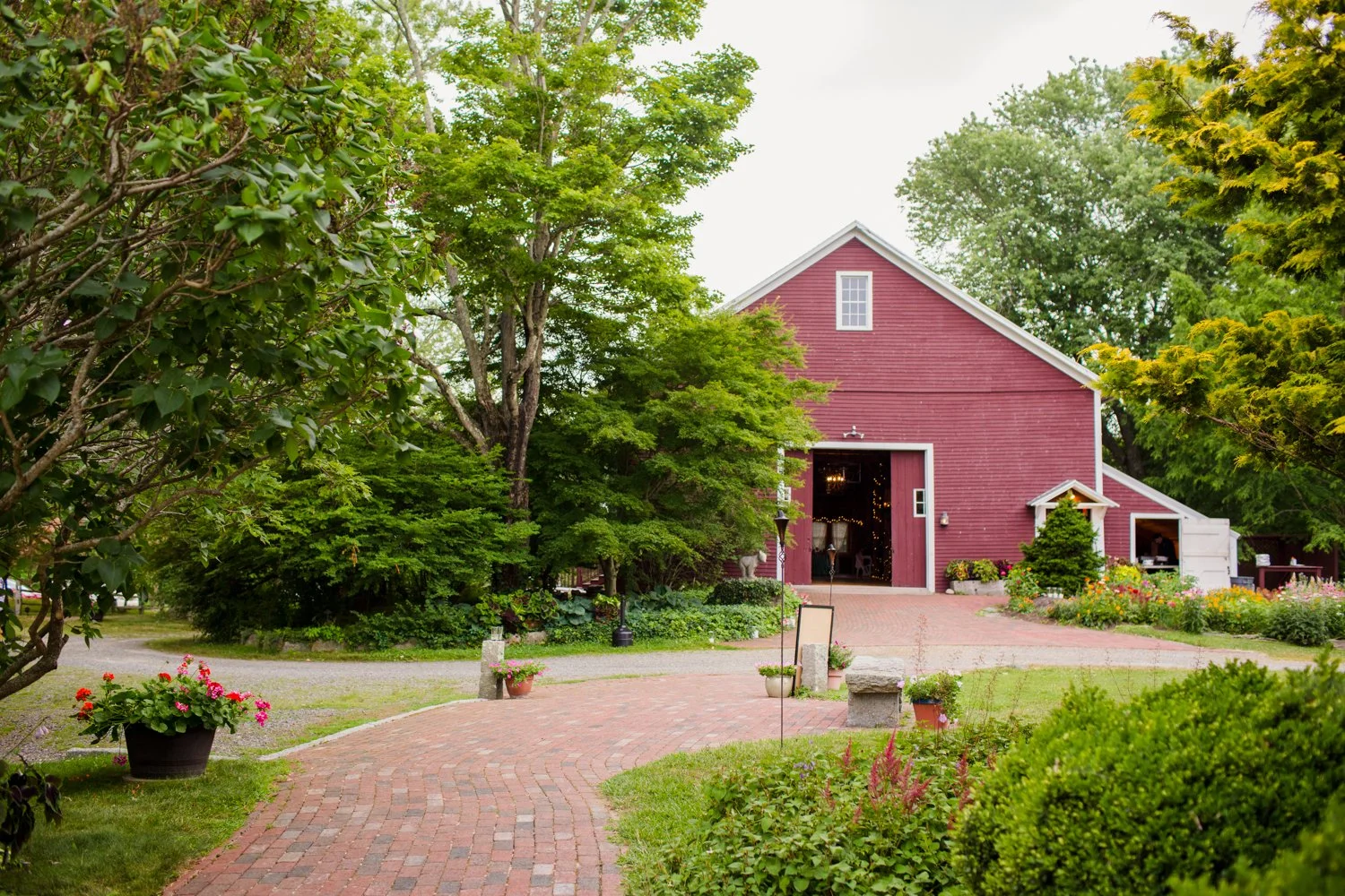 24 Amazing Farm Wedding Venues Near Boston 18 Wedding day in Boston, MA
