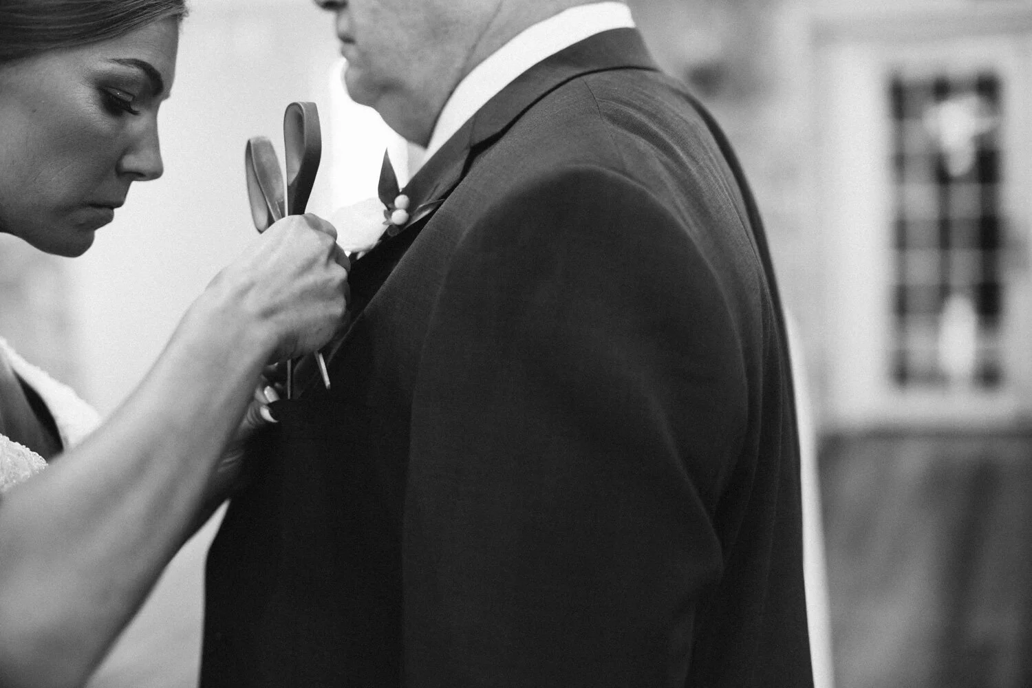 Red Lion Inn, Cohasset MA — candid wedding moment