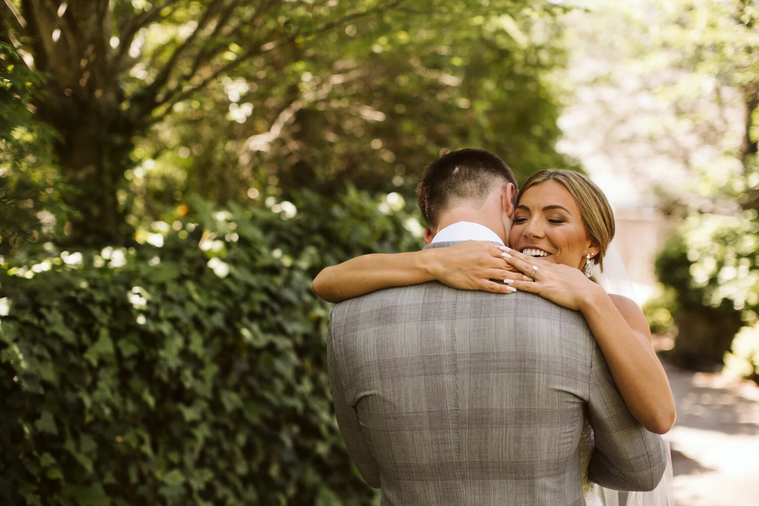 Red Lion Inn, Cohasset MA — candid wedding moment